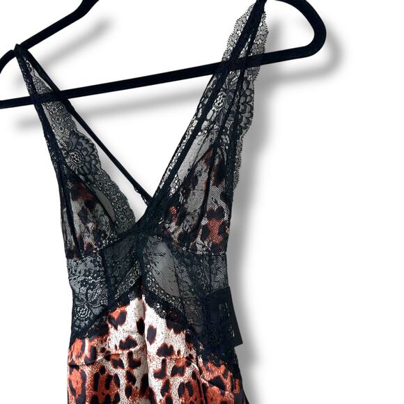 Frederick's Of Hollywood NWT Rosalina Rose Lace Satin Nightgown Maxi Gown Small - Picture 12 of 12